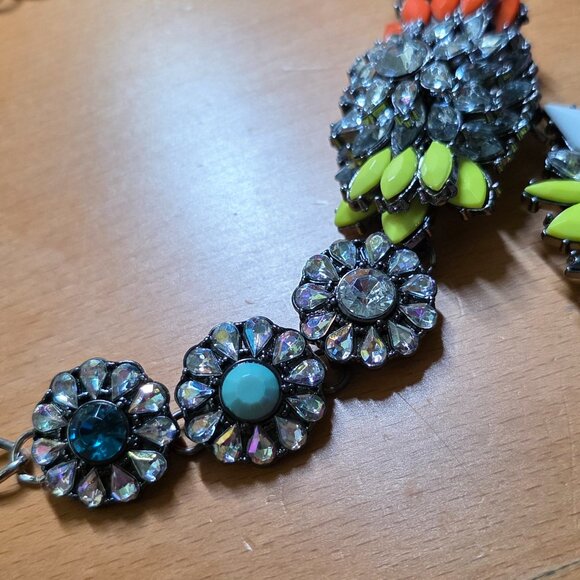 Multicolor Rhinestone Bib Statement Chain Link Necklace - Picture 6 of 7